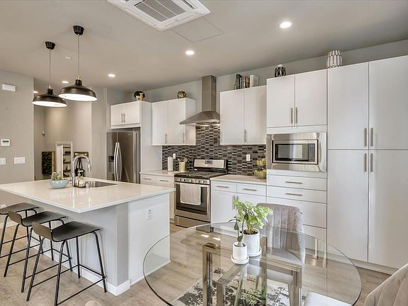 4th image of 412 Lug Ln