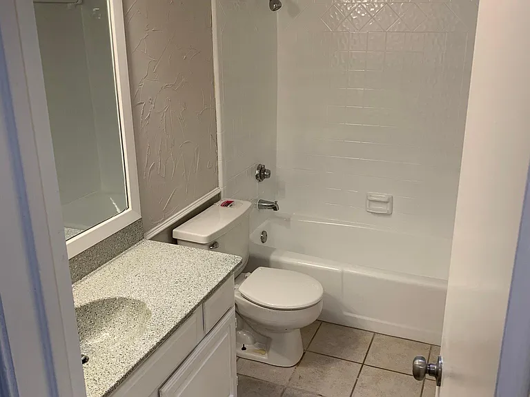 3923 White Oak Ct — Photo 10