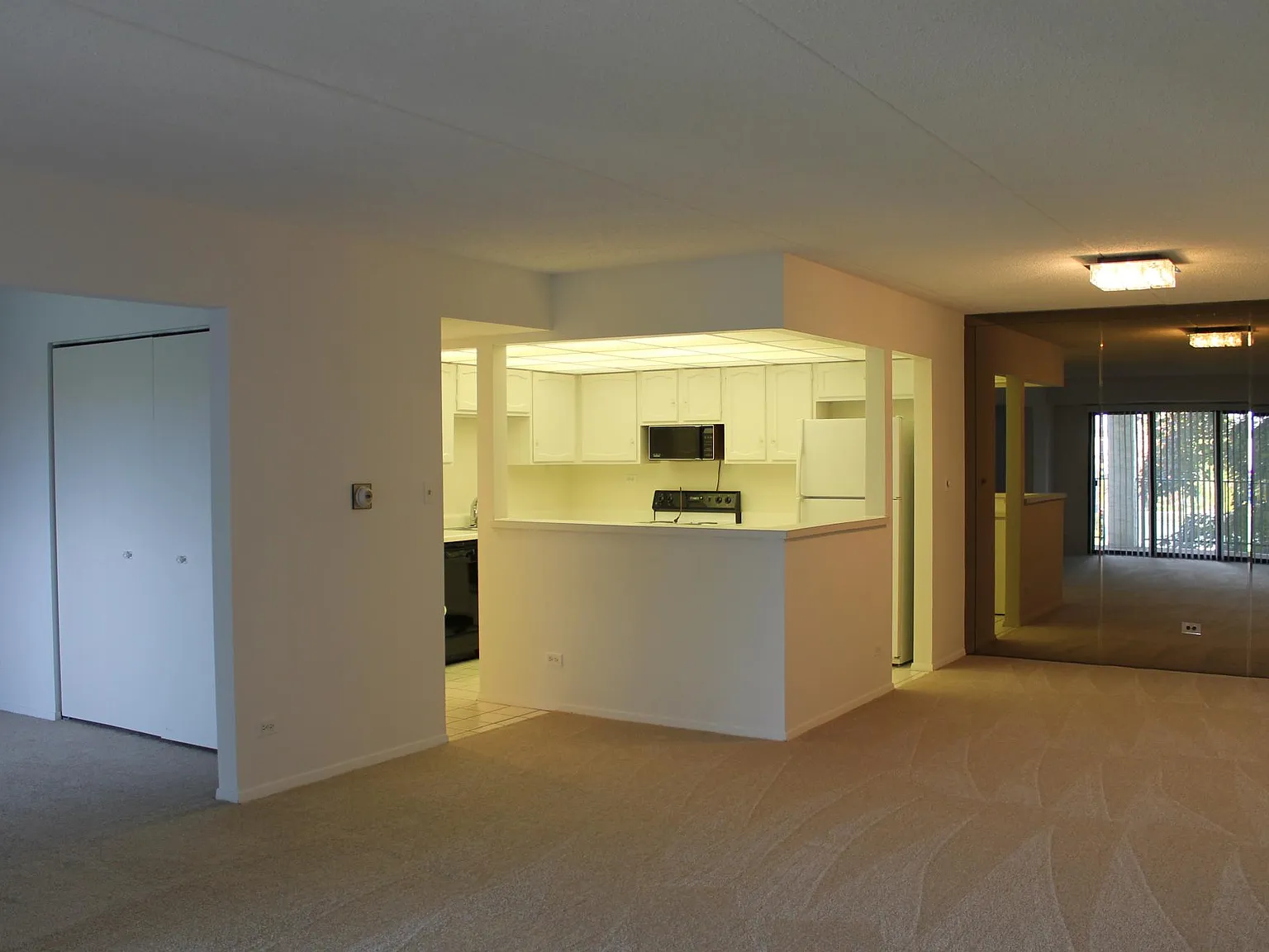 2 bed, 1200 sqft, $1,895 — Photo 2