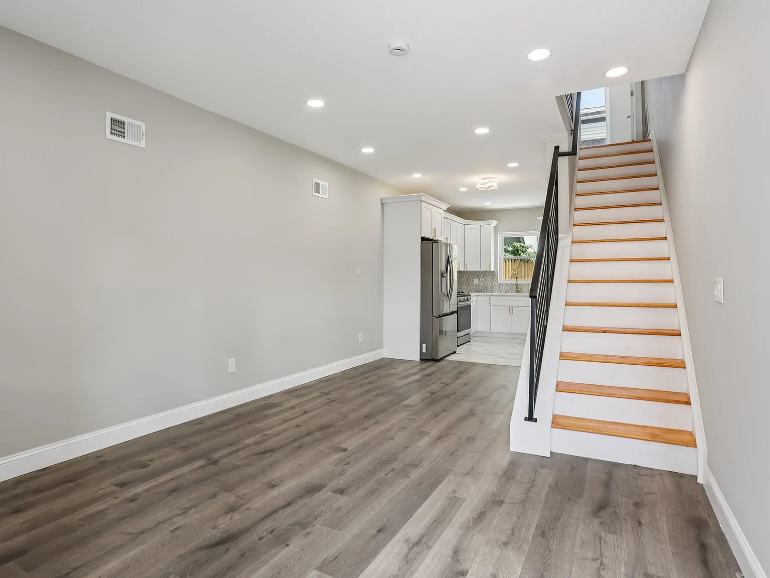 3 bed, 1386 sqft, $2,900 — Photo 1