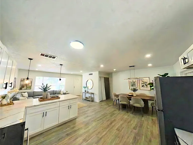905 Spring Creek Dr — Photo 3