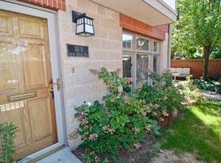 111 S Euclid Ave #B, Oak Park, IL 60302