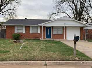 403 S Brookview Ln, Mustang, OK 73064