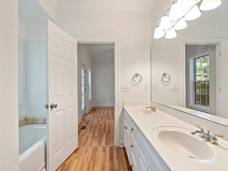 35 Cynthia Ln — Photo 18