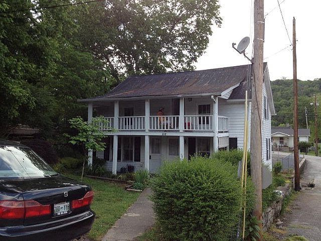 1st image of 208 W Gore Ave