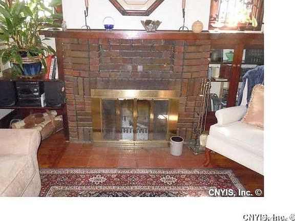 3rd image of 143 Milford Dr W