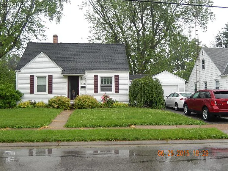 116 Schiller Ave photo 1
