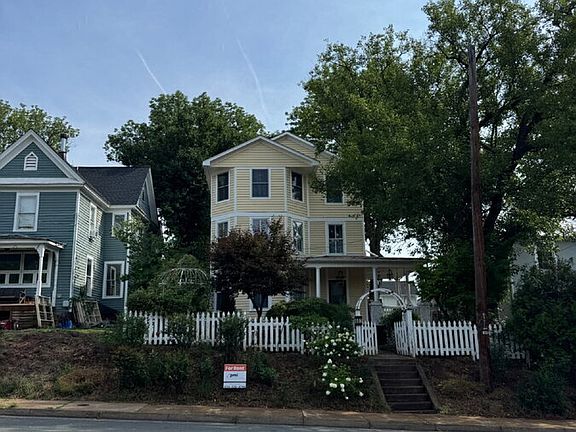 2nd image of 803 Monticello Ave