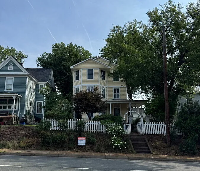 803 Monticello Ave — Photo 2