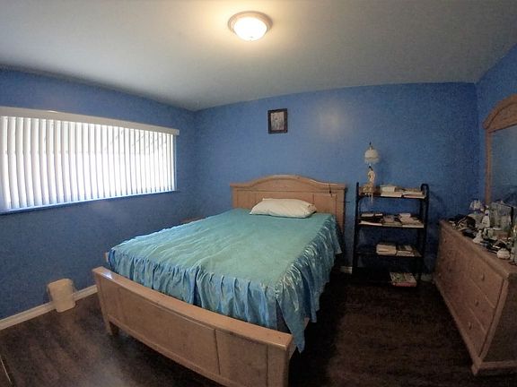 4th image of 522 W Avenue J9