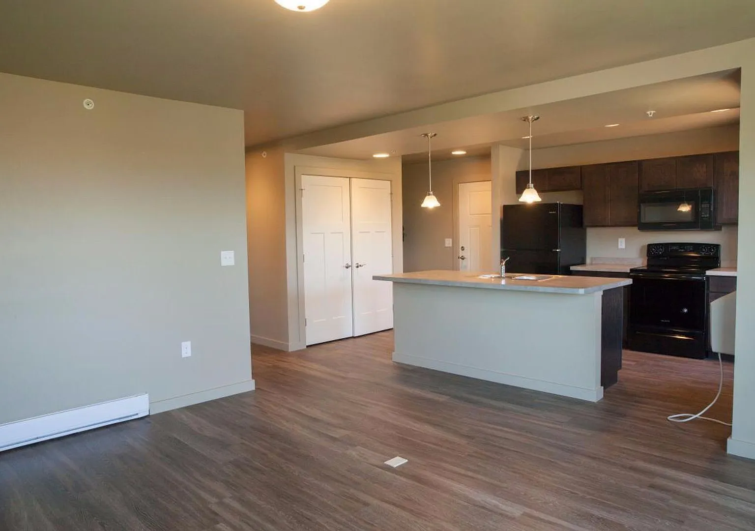 4815 Golden Gate Ave — Photo 1