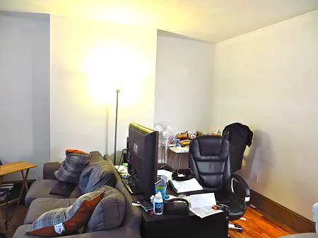 2 bed, 999 sqft, $4,000 — Photo 3
