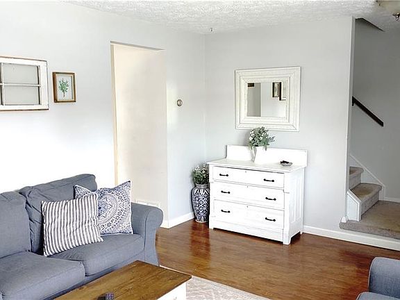 3rd image of 1267 Glen Carlyn Dr