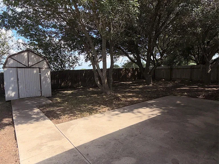 931 Brandi Cir — Photo 10