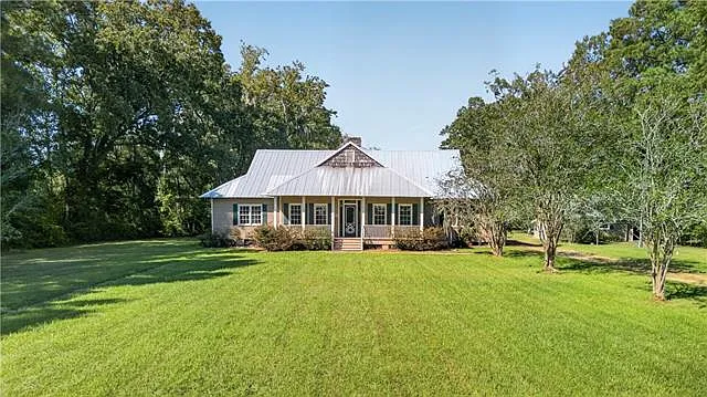 4 bed, 2.5 bath, 3520 sqft, $5,500 — Photo 1