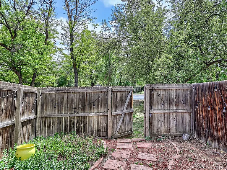 1190 Poplar Ave — Photo 22