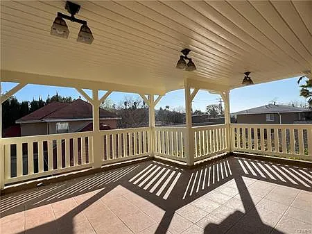 423 Magnolia St — Photo 32