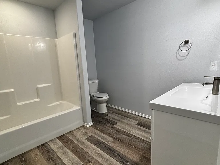 8430 10th Pl — Photo 7