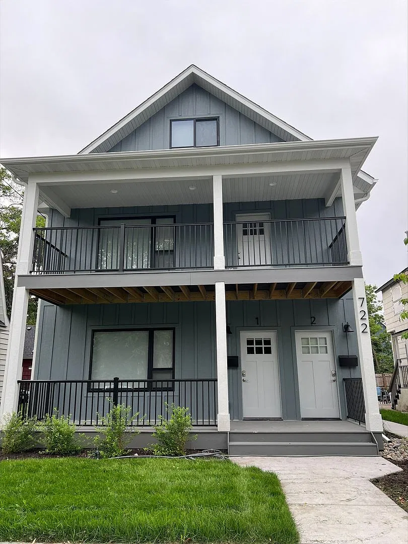 722 12th Ave SE — Photo 1