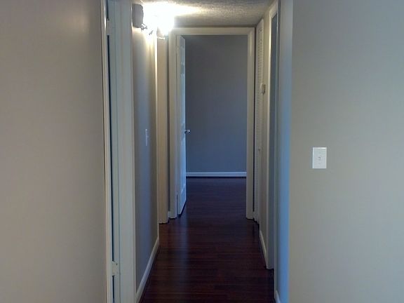 3rd image of 211 Valley View Dr