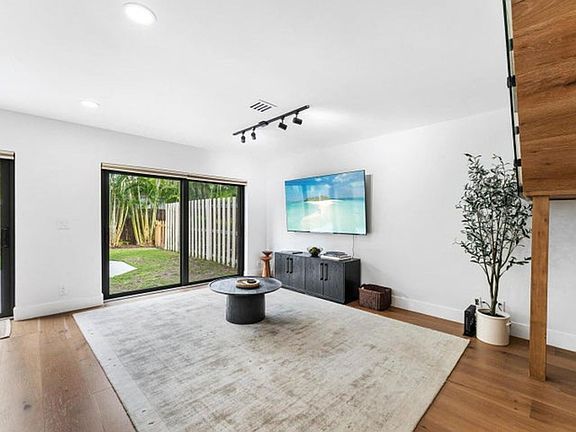 4th image of 541 N Ocean Blvd E #5610