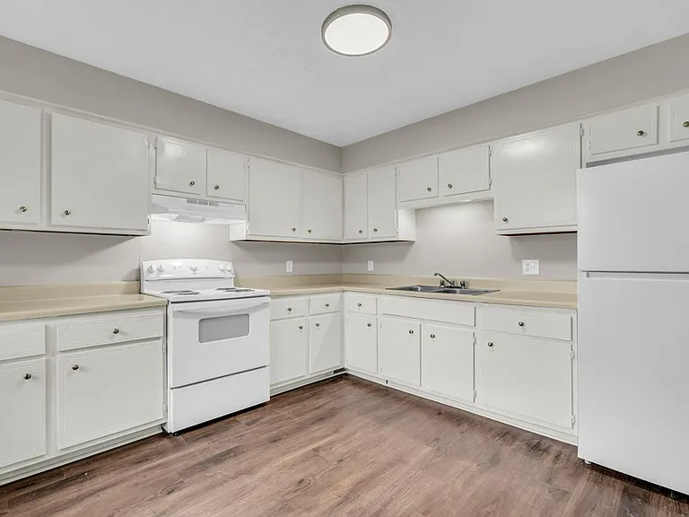 Eastwood Apts — Photo 21