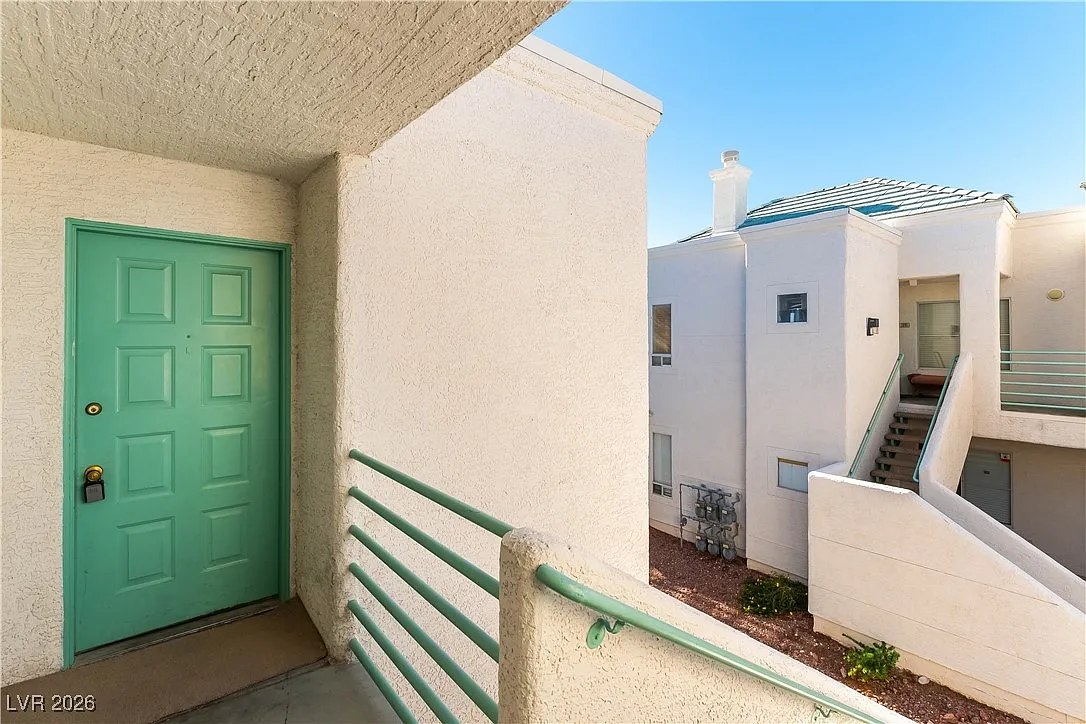 2 bed, 2.0 bath, 995 sqft, $1,250 — Photo 3