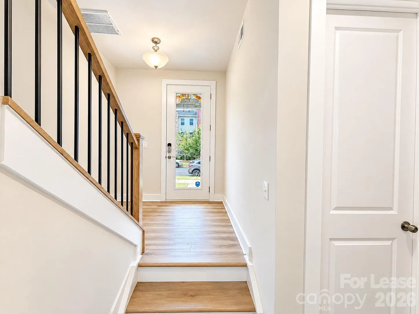 4 bed, 3.5 bath, 2305 sqft, $2,750 — Photo 3