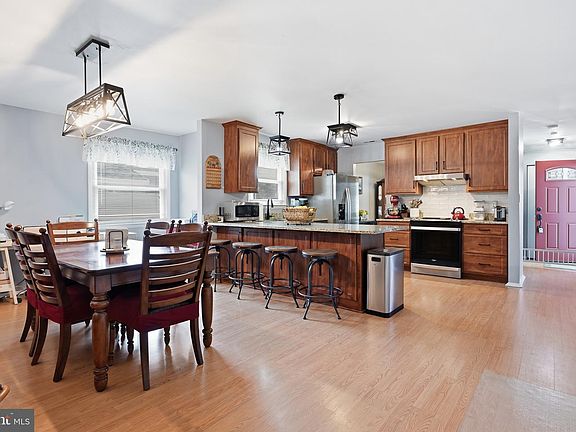 2nd image of 13 Persimmon Pl