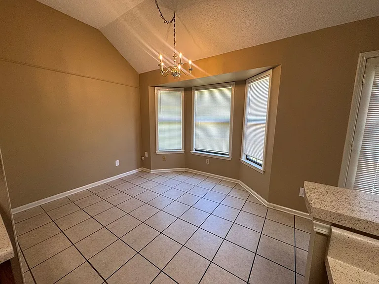 7822 Guthrie Ln — Photo 9