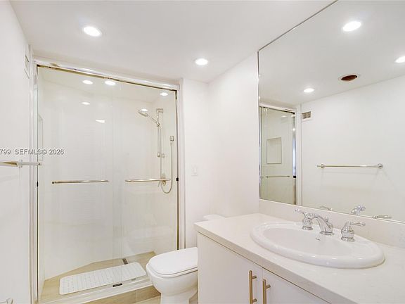 4th image of 1111 Crandon Blvd APT B606