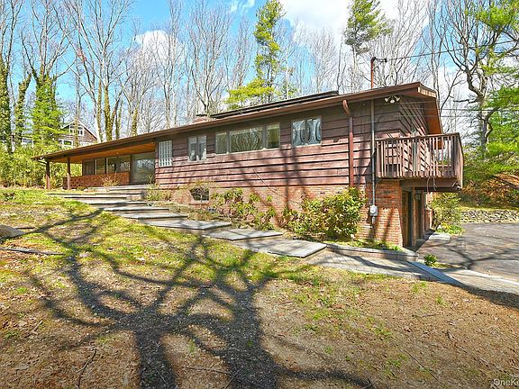 3rd image of 10 Ponderosa Drive