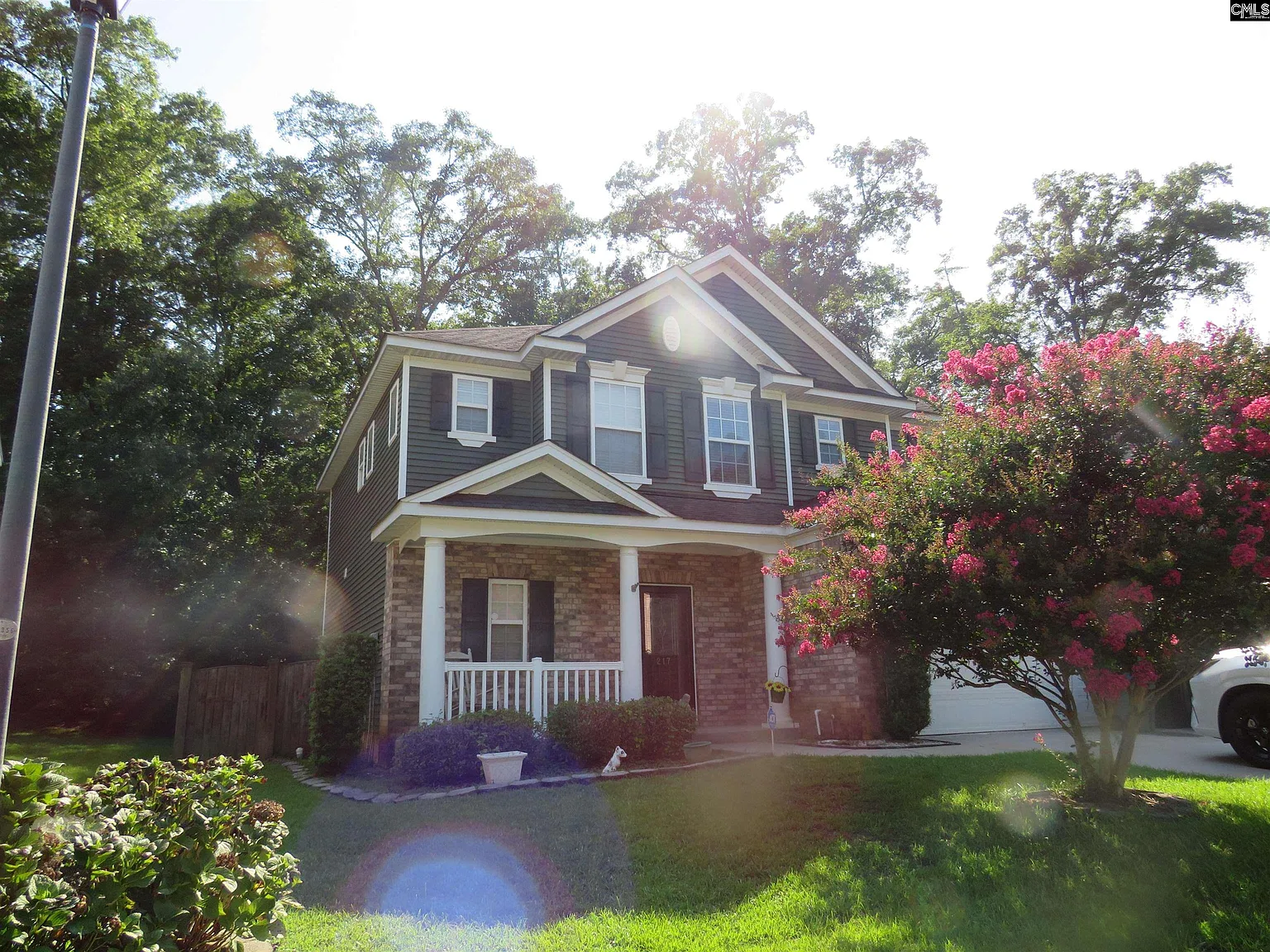 3 bed, 2010 sqft, $1,900 — Photo 2