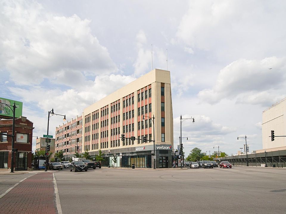 1st image of 4015 N Milwaukee Ave Unit 302