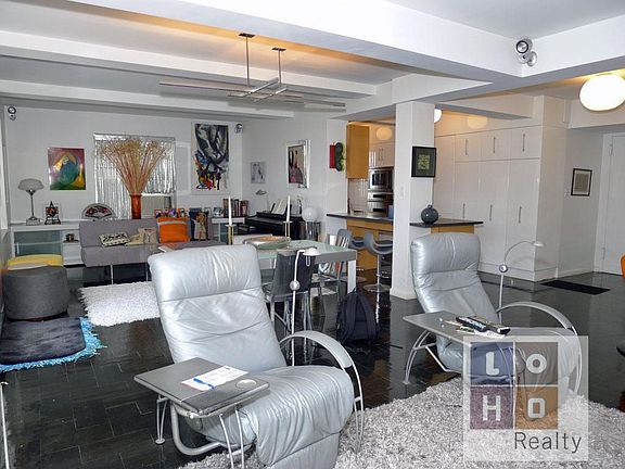 4th image of 500 Grand St #B12d
