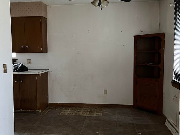 3rd image of 1314 Van Buren St