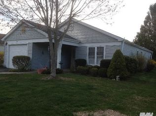 395 Kingston Dr, Ridge, NY 11961