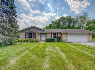 12119 W Tomahawk Trl, Mequon, WI 53097