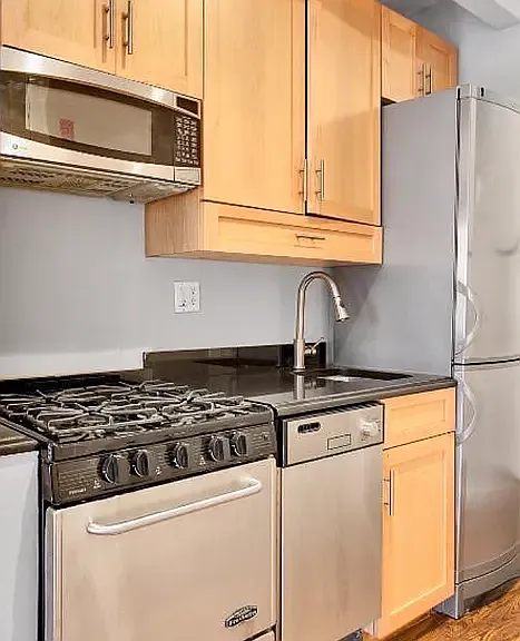 89 Clinton St #3R — Photo 4