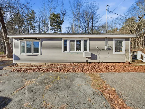 4 Old Road, Cuddebackville, NY 12729