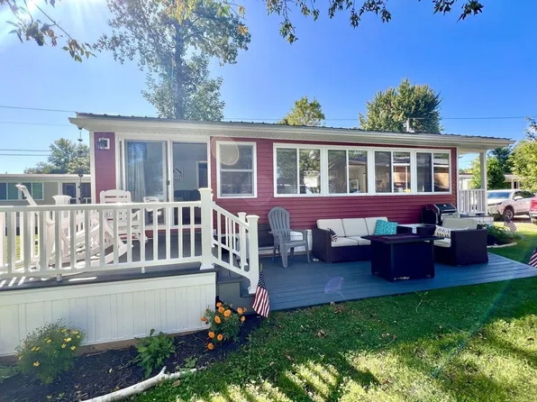 18 Whites Lane #Ave B, Grand Isle, VT 05458