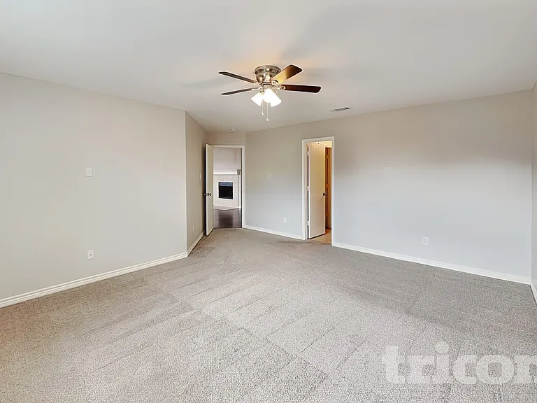 1326 Foster St — Photo 5