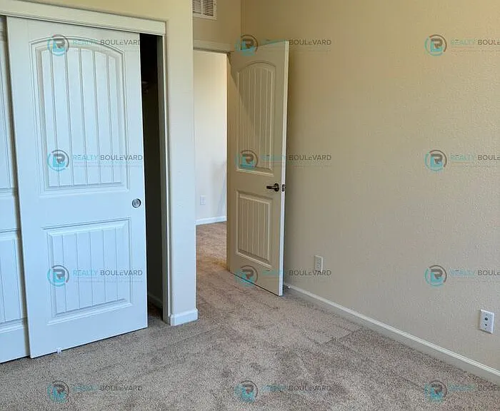 1011 Middle Gate Rd #1011 — Photo 6