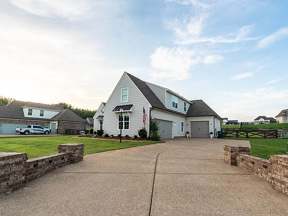 3rd image of 35 Farmhouse Cv