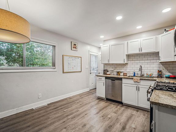 4th image of 3724 Laguna Dr
