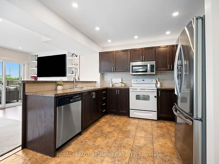 61 Thames Way — Photo 17
