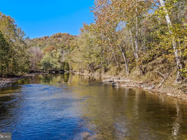 1100 Bowers Ln, Great Cacapon, WV 25422