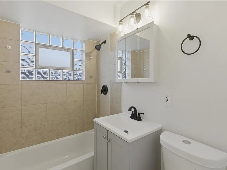 8917 S Cottage Grove Ave #2E — Photo 10