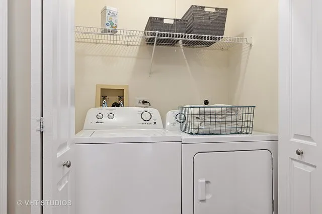 33 Kensington Cir #202 — Photo 7