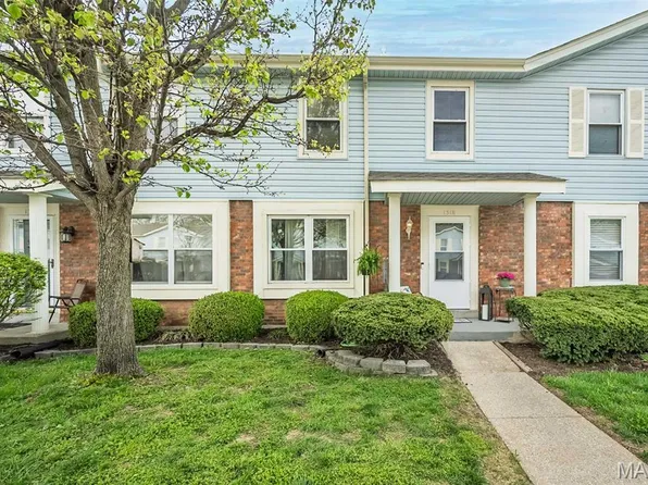 1318 Summergate Pkwy, Saint Charles, MO 63303